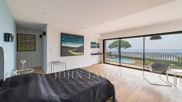Villa entièrement rénovée avec vue panoramique mer et grand terrain