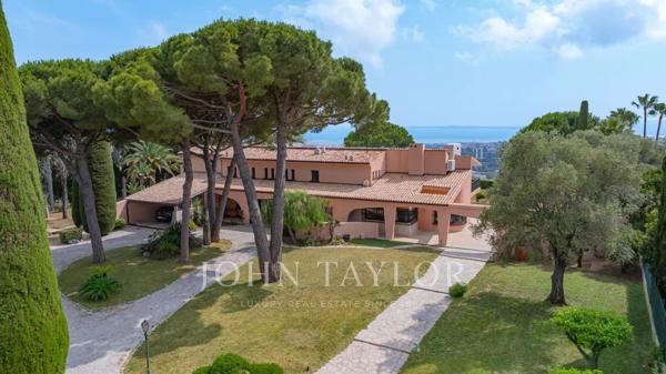 Villa entièrement rénovée avec vue panoramique mer et grand terrain