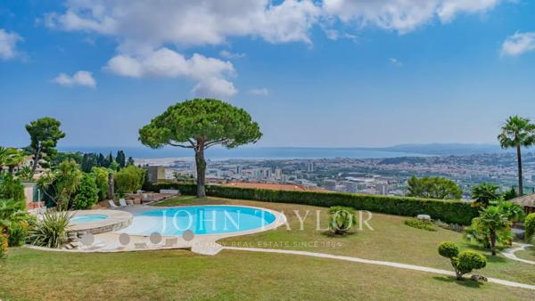 Villa entièrement rénovée avec vue panoramique mer et grand terrain