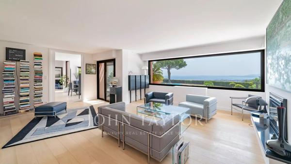 Villa entièrement rénovée avec vue panoramique mer et grand terrain