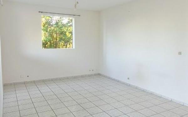 Maison à louer    3 pièces • 68 m2 Sainte-Rose