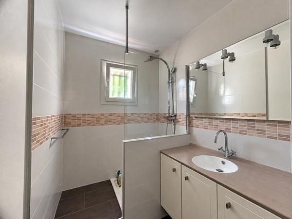 LONGPONT-SUR-ORGE - MAISON INDIVIDUELLE DE PLAIN-PIED DE TYPE F5 - EXCELLENT ETAT - JARDIN ARBORÉ DE 800 M2