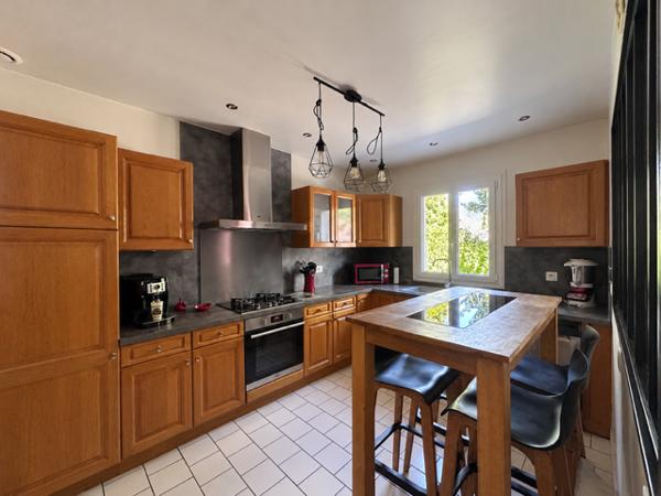 LONGPONT-SUR-ORGE - MAISON INDIVIDUELLE DE PLAIN-PIED DE TYPE F5 - EXCELLENT ETAT - JARDIN ARBORÉ DE 800 M2