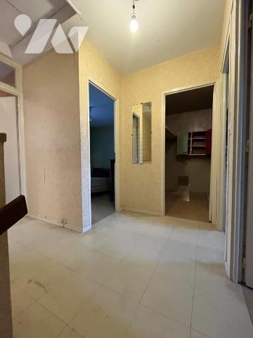 REIMS - Maison de Type 5 d'environ 90m² avec sous sol, sur parcelle de 175m²