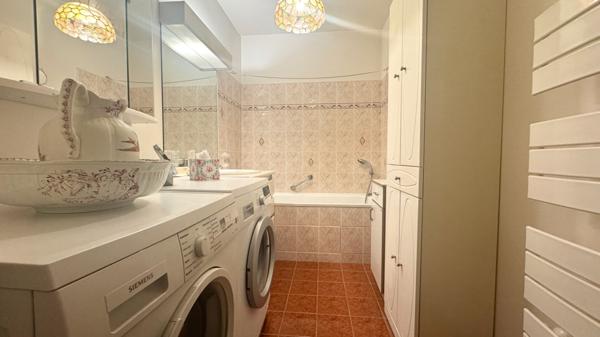 Bel appartement F4 de 95 m2 avec balcon, pompe à chaleur, box double et parking