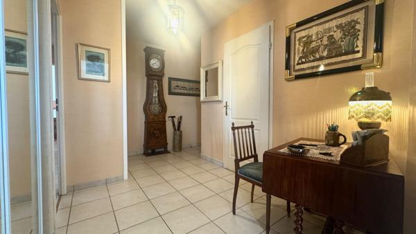 Bel appartement F4 de 95 m2 avec balcon, pompe à chaleur, box double et parking