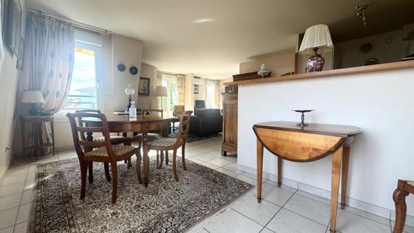 Bel appartement F4 de 95 m2 avec balcon, pompe à chaleur, box double et parking