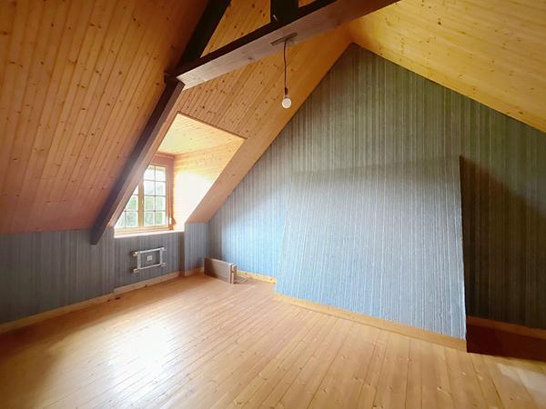 Maison en pierre avec dépendance et grand terrain constructible