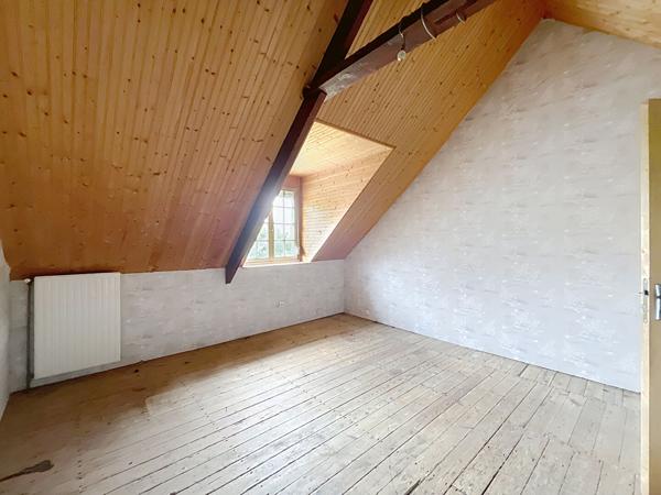 Maison en pierre avec dépendance et grand terrain constructible