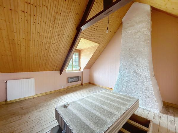 Maison en pierre avec dépendance et grand terrain constructible