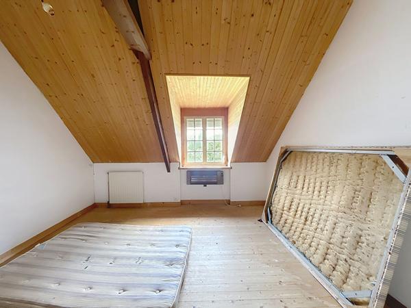 Maison en pierre avec dépendance et grand terrain constructible