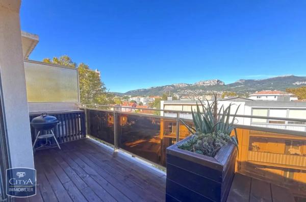 Appartement à louer 2 pièces 52.95m² Toulon (83200)