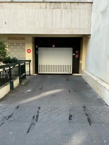 À Vendre – Place de Parking Sécurisée | Rue Carducci, Paris 19ᵉ