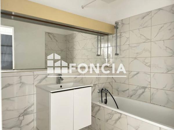 Location Appartement 2 pièces 59.8 m² - 39/41 RUE SAINT FARGEAU Paris 75020