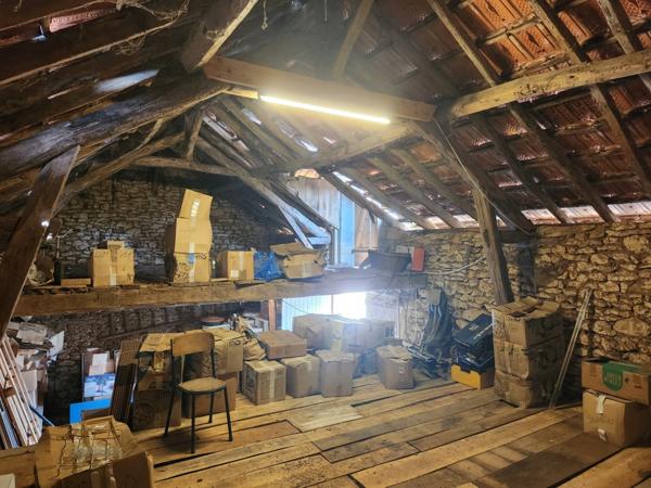 Fermette et dépendances sur 2 hectares 7