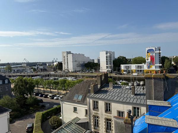 Appartement de caractère avec garage au dernier étage d'un immeuble haussmannien , Lorient