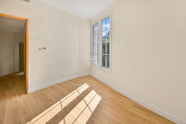 Maison de ville à Nanterre 109 m² (89 m² carrez)-IDEAL PROFESSION LIBERALE €599 000 ** - Référence 15192