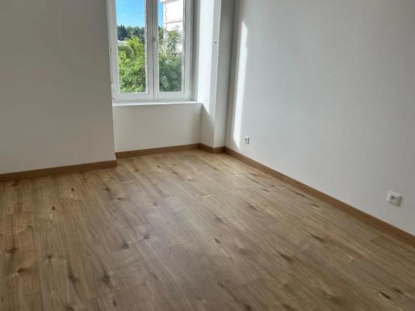 Appartement à louer 4 pièces 84.12m²