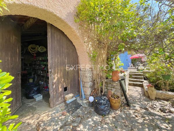 Carqueiranne (83320) Propriété aux dimensions uniques dans un quartier résidentiel prisé