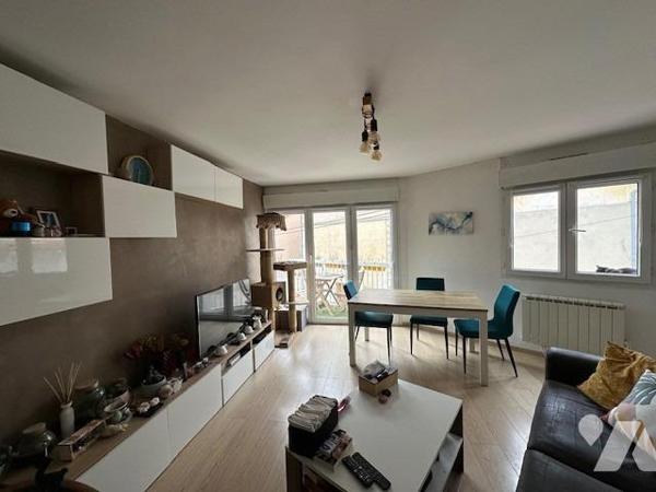 Maison de ville, T 3/4 , d'une superficie d'environ 70 m², avec jardinet privatif