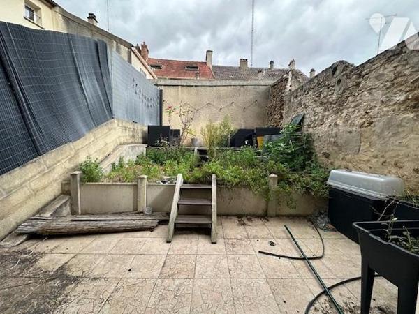 Maison de ville, T 3/4 , d'une superficie d'environ 70 m², avec jardinet privatif