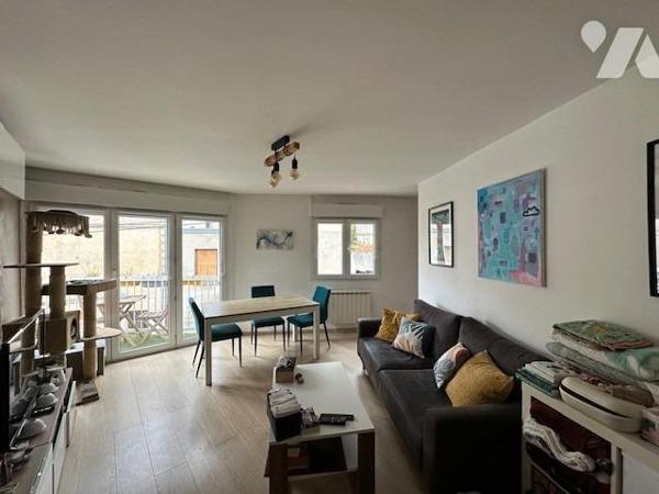 Maison de ville, T 3/4 , d'une superficie d'environ 70 m², avec jardinet privatif