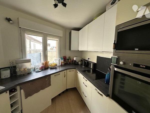 Maison de ville, T 3/4 , d'une superficie d'environ 70 m², avec jardinet privatif