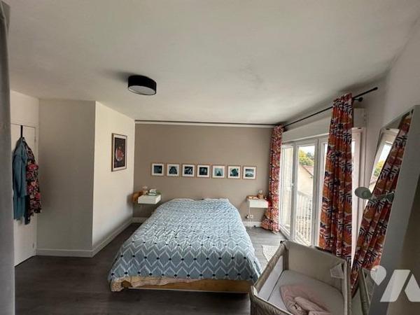 Maison de ville, T 3/4 , d'une superficie d'environ 70 m², avec jardinet privatif