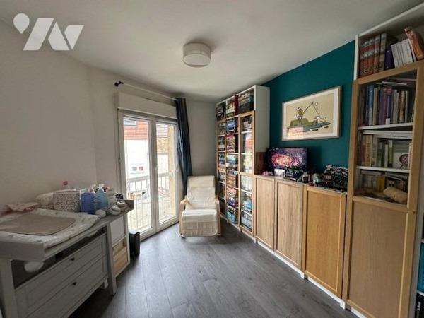 Maison de ville, T 3/4 , d'une superficie d'environ 70 m², avec jardinet privatif