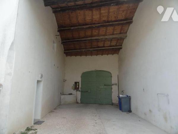 EN EXCLUSIVITE MAISON DE VILLE avec cour . D'une superficie habitables de 140m² environ .Elle s...