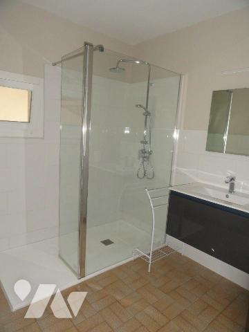 EN EXCLUSIVITE MAISON DE VILLE avec cour . D'une superficie habitables de 140m² environ .Elle s...