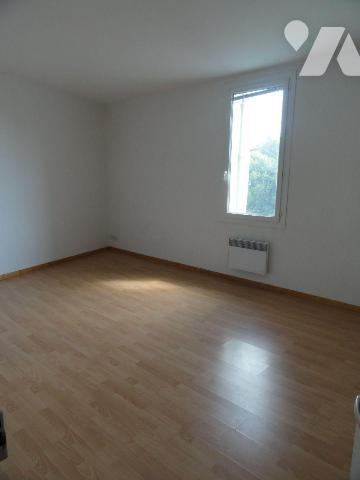 EN EXCLUSIVITE MAISON DE VILLE avec cour . D'une superficie habitables de 140m² environ .Elle s...