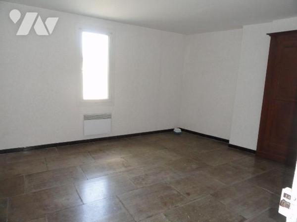 EN EXCLUSIVITE MAISON DE VILLE avec cour . D'une superficie habitables de 140m² environ .Elle s...