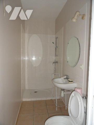 EN EXCLUSIVITE MAISON DE VILLE avec cour . D'une superficie habitables de 140m² environ .Elle s...