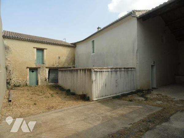 EN EXCLUSIVITE MAISON DE VILLE avec cour . D'une superficie habitables de 140m² environ .Elle s...