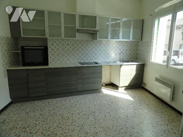 EN EXCLUSIVITE MAISON DE VILLE avec cour . D'une superficie habitables de 140m² environ .Elle s...