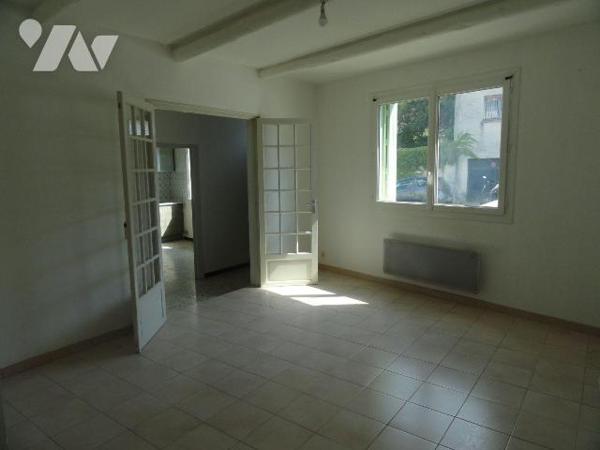 EN EXCLUSIVITE MAISON DE VILLE avec cour . D'une superficie habitables de 140m² environ .Elle s...