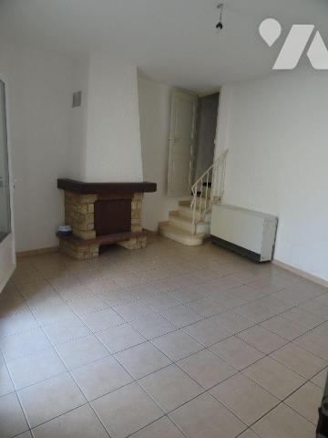 EN EXCLUSIVITE MAISON DE VILLE avec cour . D'une superficie habitables de 140m² environ .Elle s...