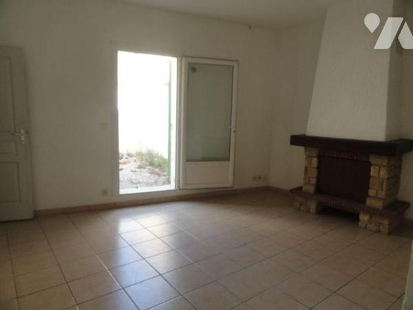 EN EXCLUSIVITE MAISON DE VILLE avec cour . D'une superficie habitables de 140m² environ .Elle s...