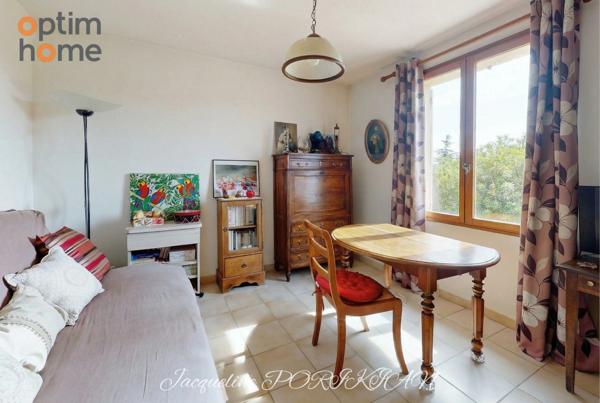 A vendre villa sur Cadenet 3 chambres plus bureau et vue dominante