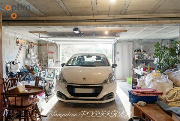 A vendre villa sur Cadenet 3 chambres plus bureau et vue dominante