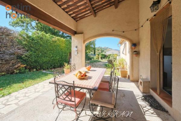 A vendre villa sur Cadenet 3 chambres plus bureau et vue dominante
