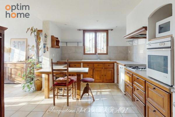 A vendre villa sur Cadenet 3 chambres plus bureau et vue dominante