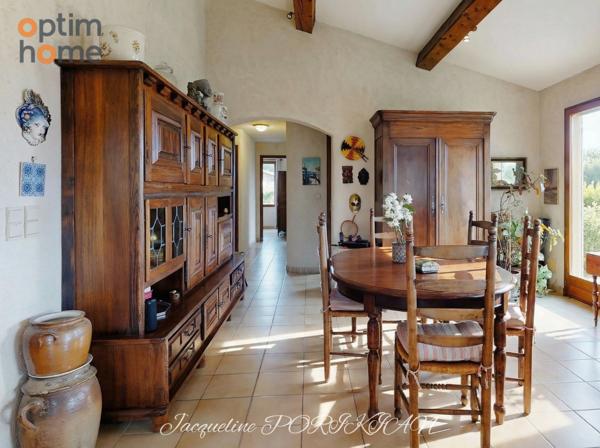 A vendre villa sur Cadenet 3 chambres plus bureau et vue dominante