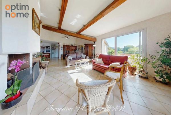 A vendre villa sur Cadenet 3 chambres plus bureau et vue dominante