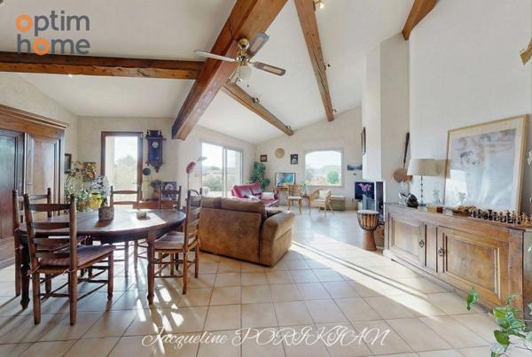 A vendre villa sur Cadenet 3 chambres plus bureau et vue dominante