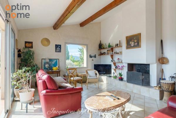 A vendre villa sur Cadenet 3 chambres plus bureau et vue dominante