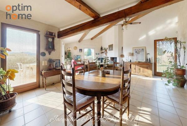 A vendre villa sur Cadenet 3 chambres plus bureau et vue dominante