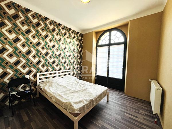 À vendre - Spacieuse maison de ville de 196 m² avec garage et cour