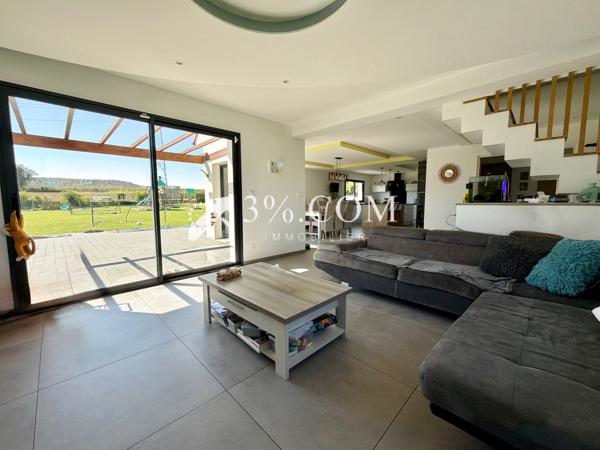 Maison
                                                                                                                                                                                                                                                                                                                        7 pièce(s)                                                                                                                                                                                                          4 chambre(s)                                                                                                                                                                                                          181  m²